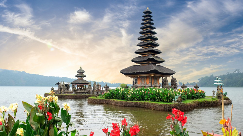 Indonesia Tour: A Journey through the Natural Wonders