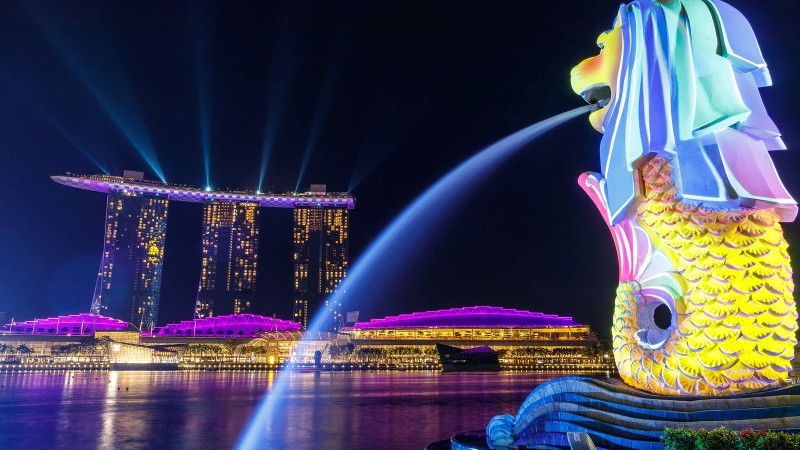 Experience the Vibrant Culture and Modern Wonders of Singapore!
